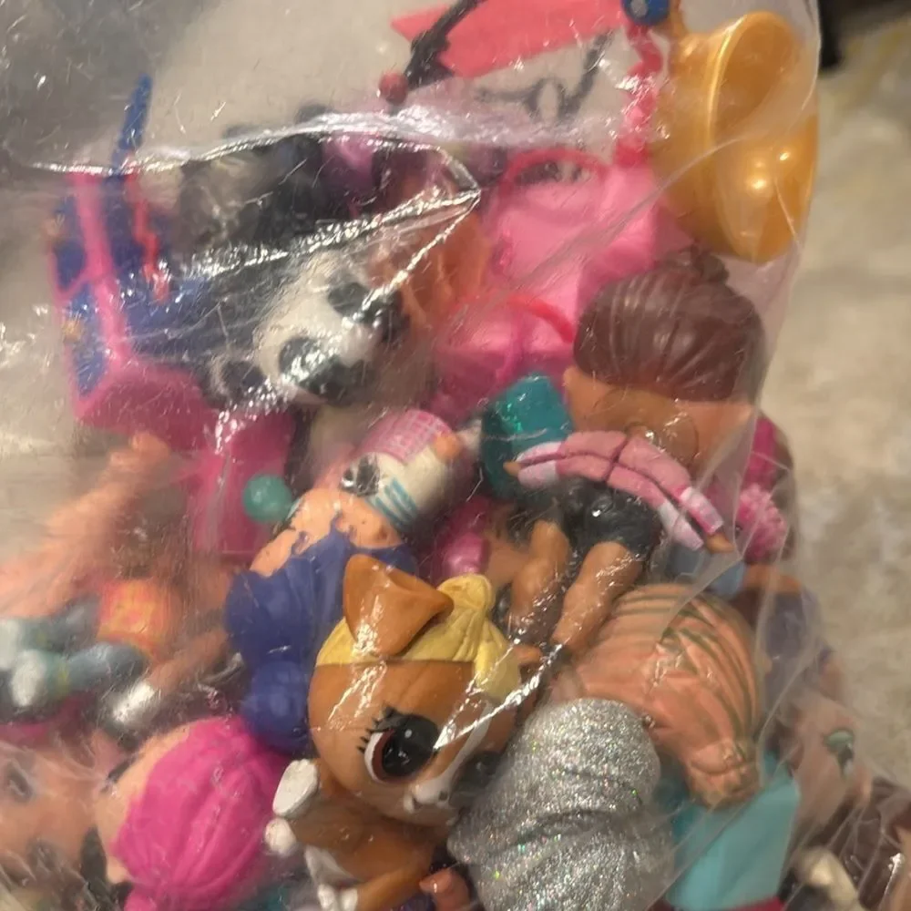 Almost 5lb of Lol dolls , dolls accessories , clothes and some furniture big lot